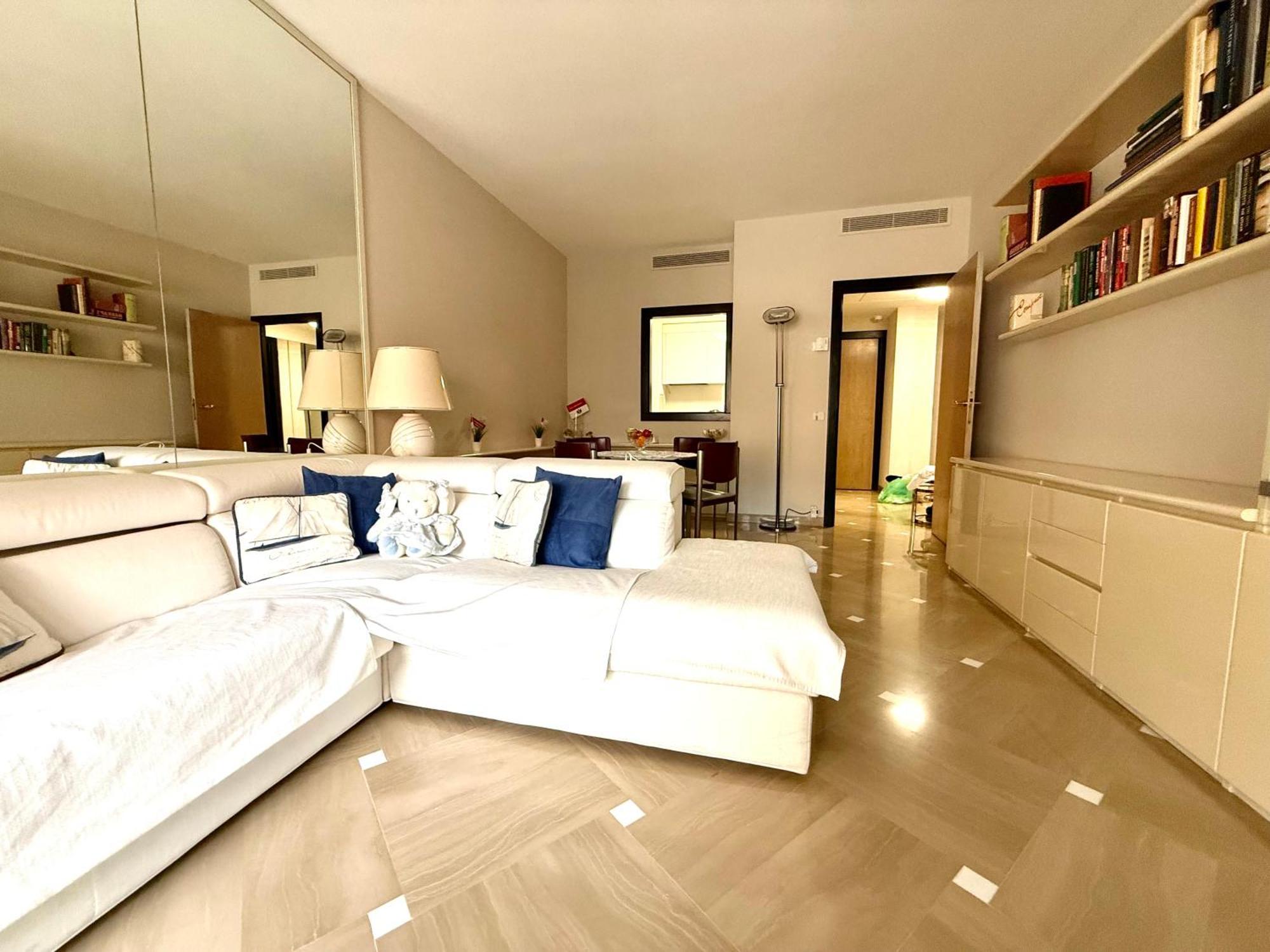 Apartment Monaco, Elegant & Quiet Renovated Apartment, In Fontvieille District, With Terrace & Pool, 15min Walk To Port Hercule Monte-Carlo